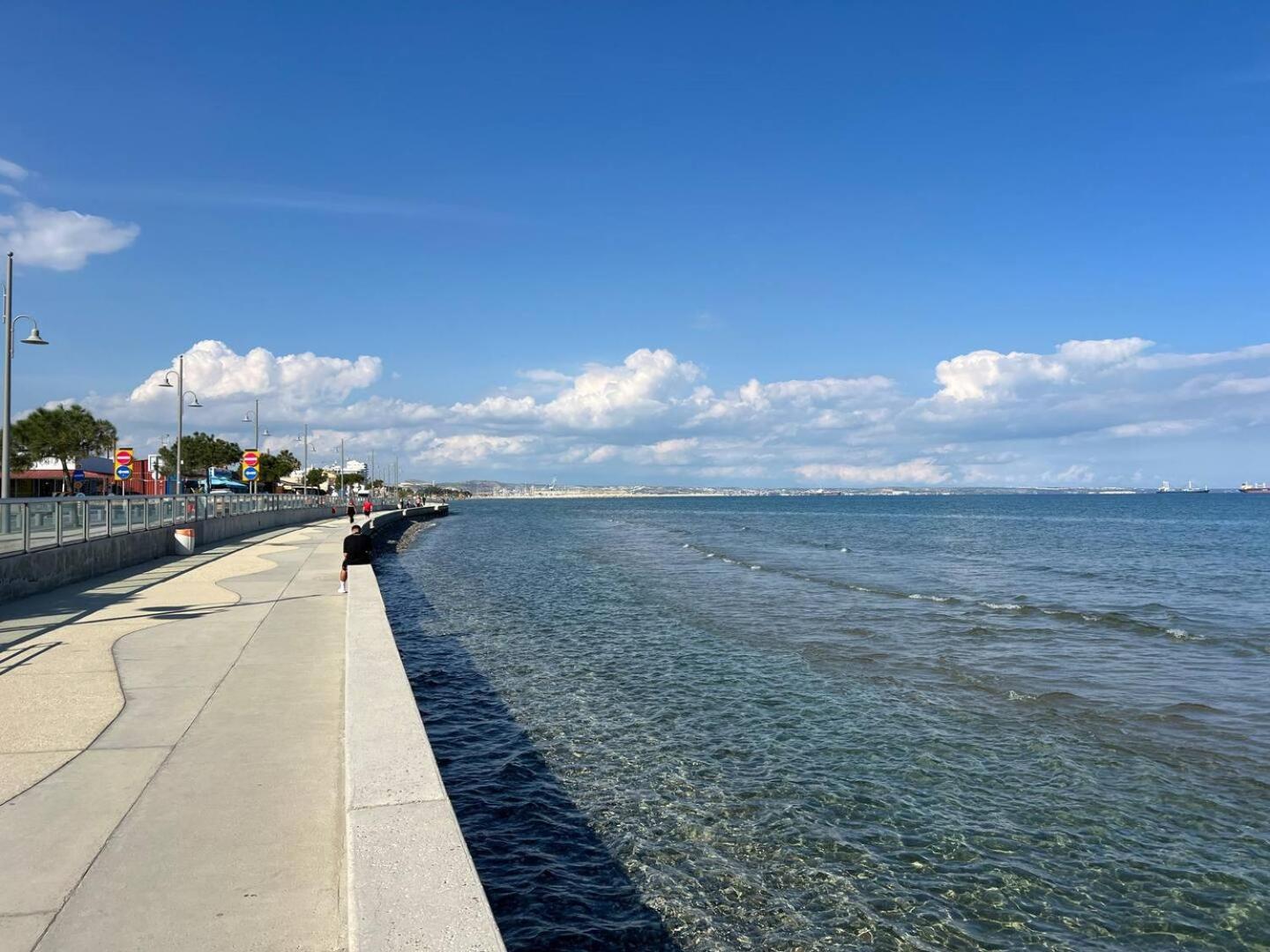 Apartment Superb Seaview Flat, Prime Area *